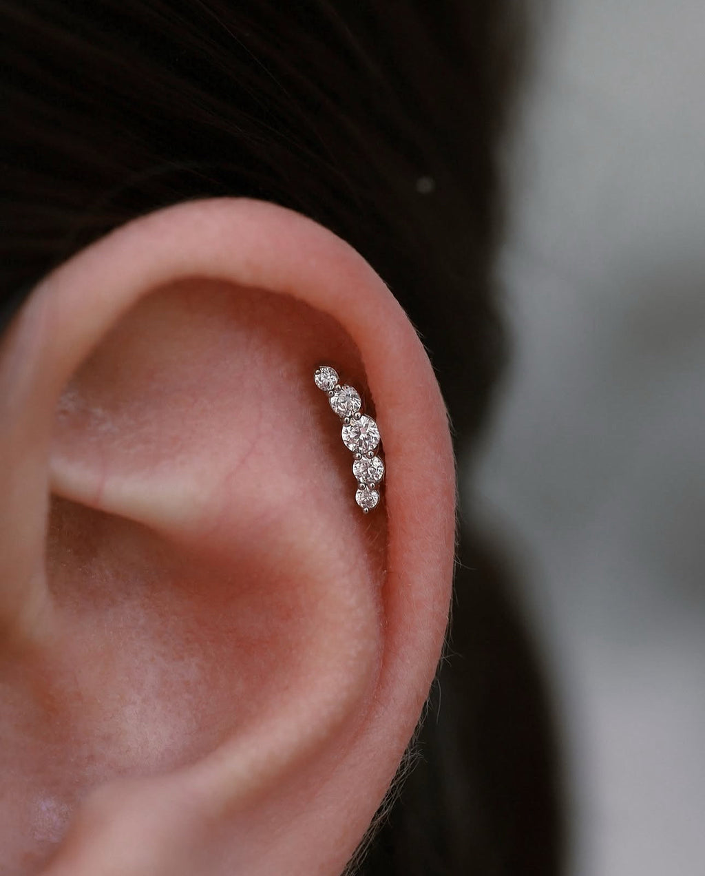 SILVER 5-ROUND ZIRCON CLUSTER TOP