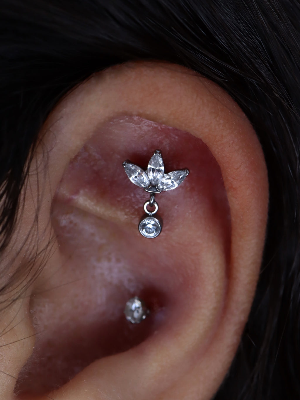 TITANIUM THREADLESS 3 MARQUISE FAN TOP WITH BEZEL GEM DANGLE