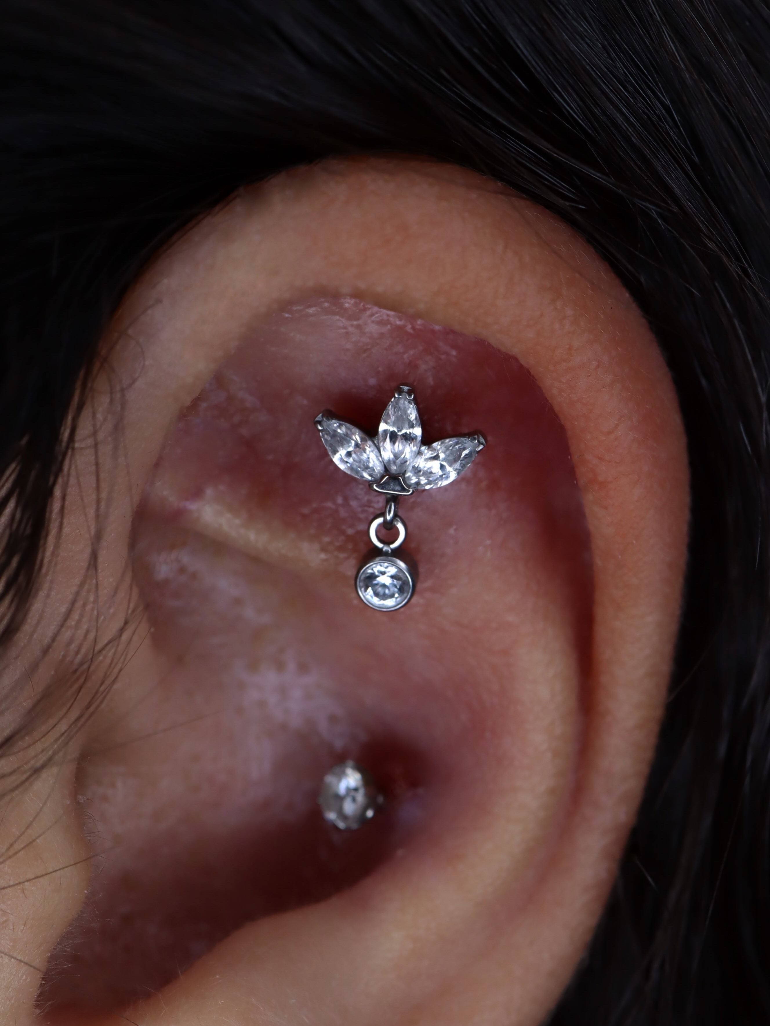 TITANIUM THREADLESS 3 MARQUISE FAN TOP WITH BEZEL GEM DANGLE