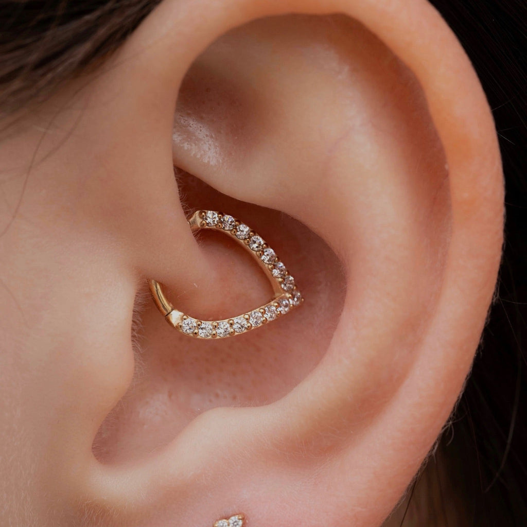 GOLD PVD V-SHAPED DAITH HOOP