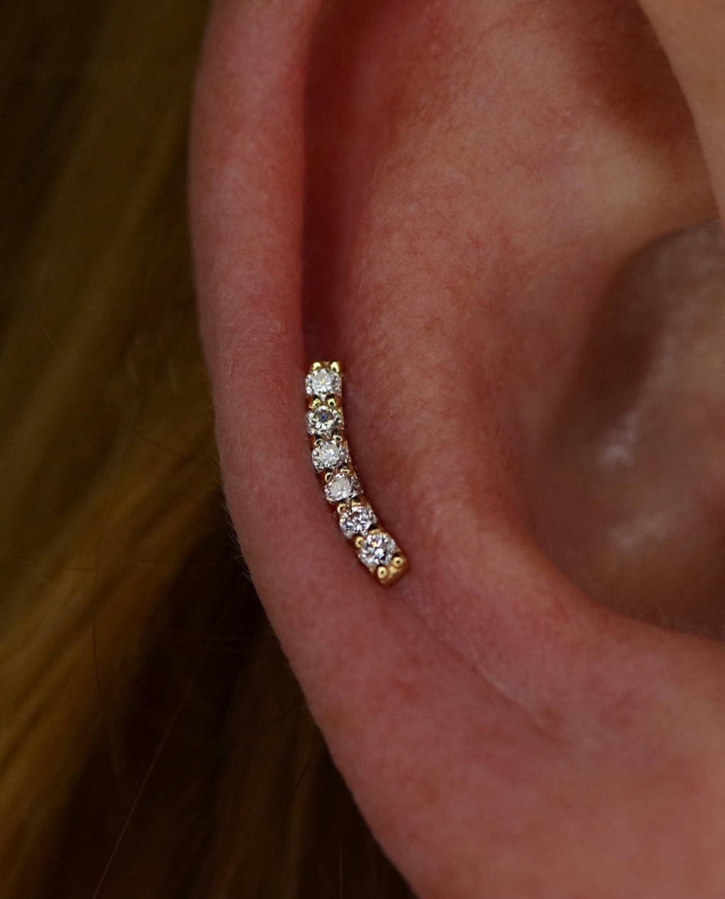 14KT GOLD THREADLESS CURVED BAR TOP WITH 6-CLUSTER PRONG SET LAB-GROWN DIAMONDS