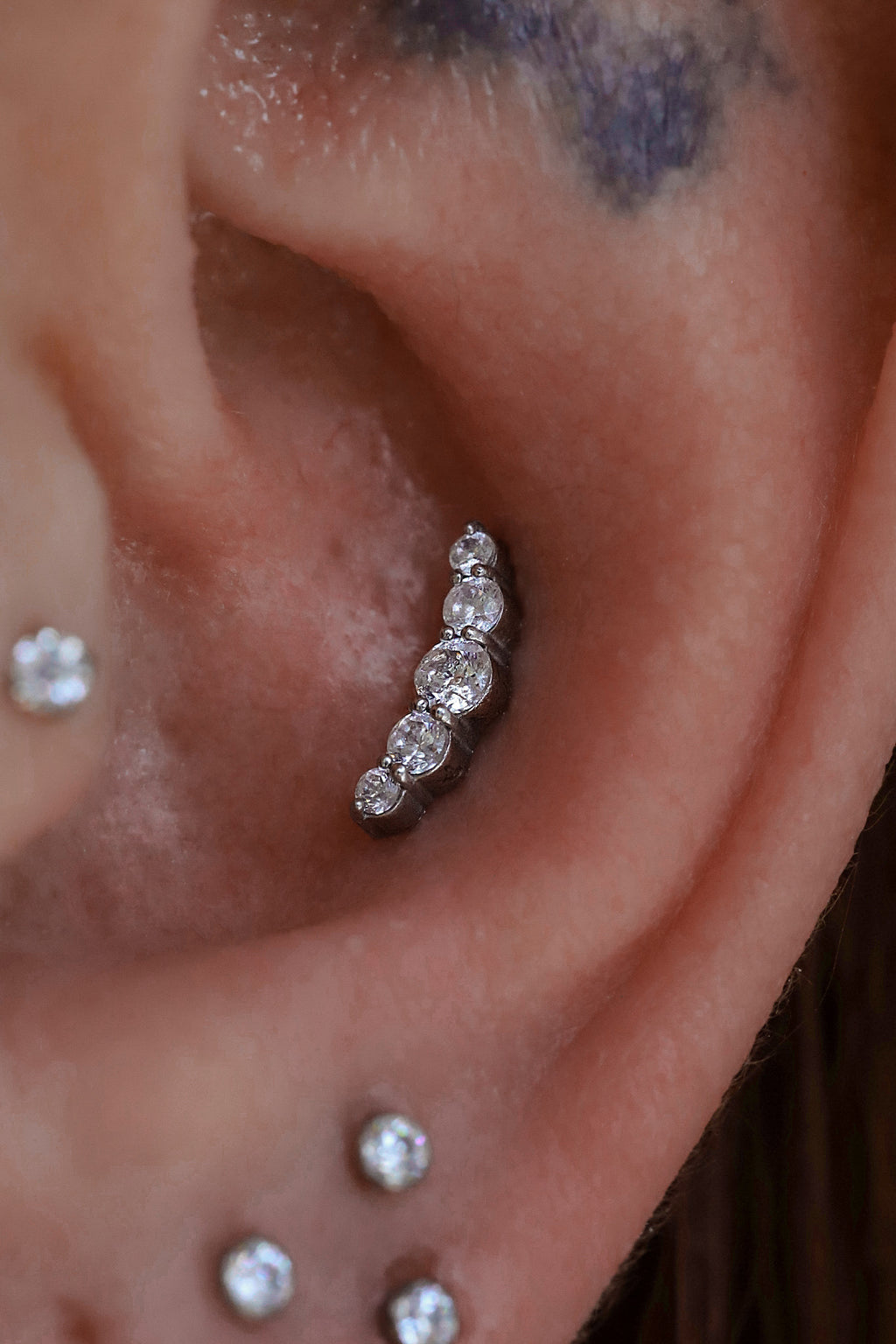 SILVER 5-ROUND ZIRCON CLUSTER TOP