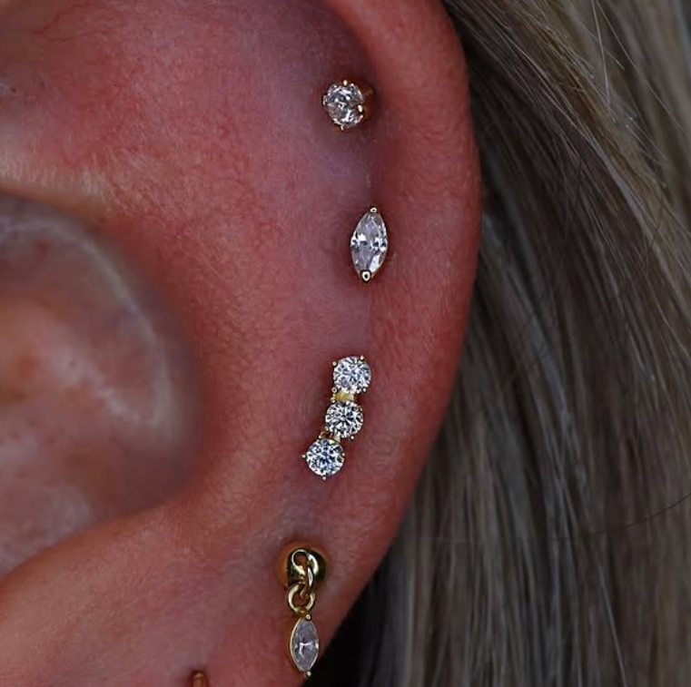 14KT YELLOW-GOLD THREADLESS CURVED BAR TOP WITH 3-CLUSTER PRONG SET LAB DIAMONDS