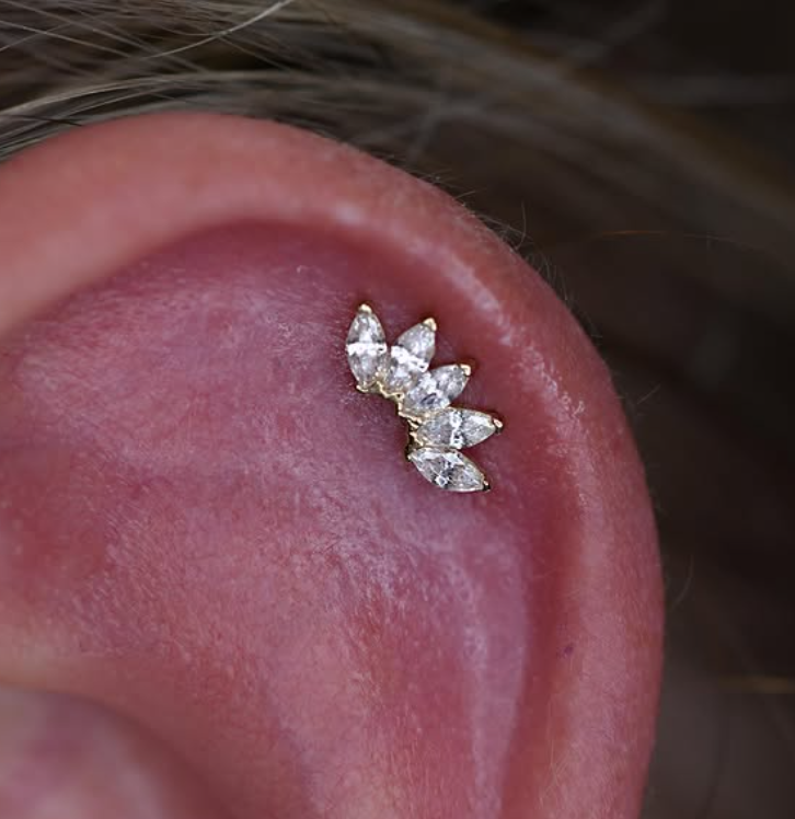 14ΚΤ GOLD THREADLESS FAN SHAPE TOP WITH 5-CLUSTER MARQUISE PRONG GEM