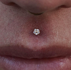18K GOLD FLOWER WITH LAB DIAMONDS
