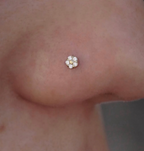 18K GOLD FLOWER WITH LAB DIAMONDS