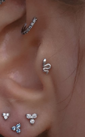 18K WHITEGOLD SNAKE STUD