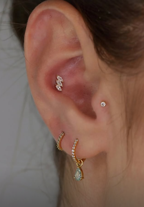 14K CLUSTER WITH THREE OVAL STONES