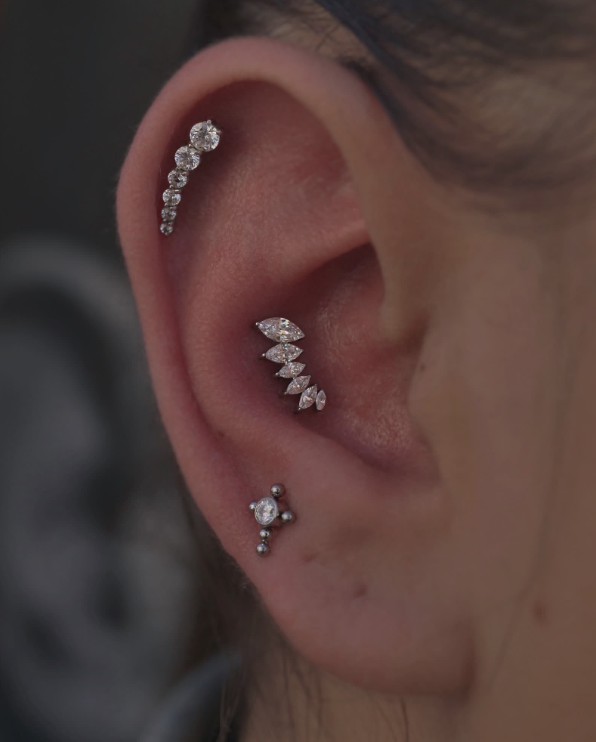 TITANIUM THREADLESS 6-CLUSTER MARQUISE CZ VINE LEAF TOP