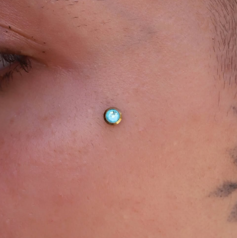 GOLD PVD IMPLANT-GRADE STEEL ZIRCON GEM TOP FOR DERMALS