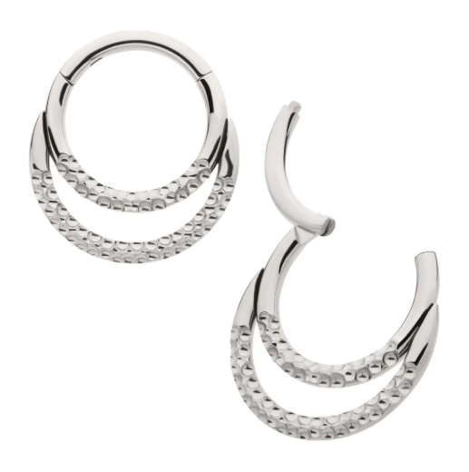 TITANIUM HAMMERED DOUBLE HOOP FRONT FACING HINGED SEGMENT CLICKER