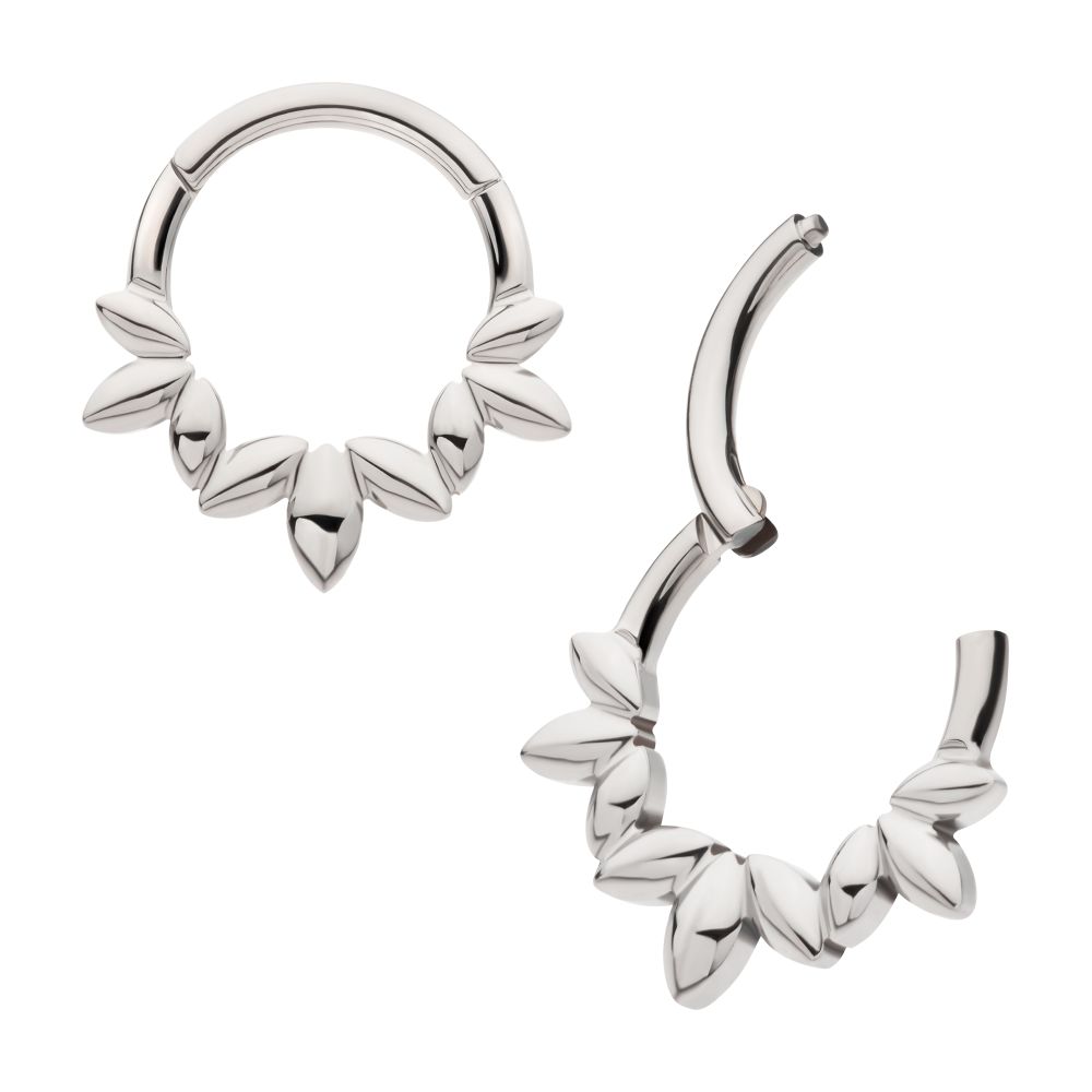 TITANIUM CLUSTERED 3-PETAL FLOWER FACING HINGED SEGMENT CLICKER